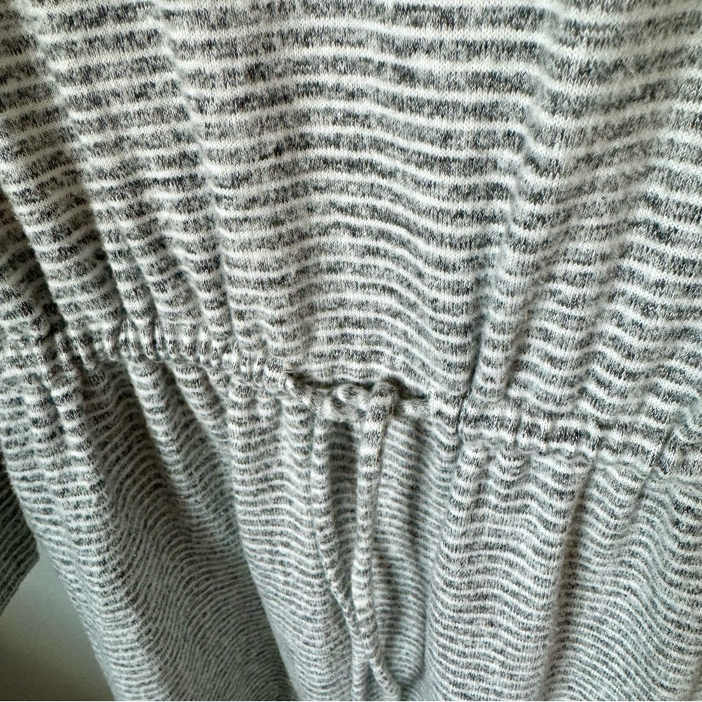 Lou & Grey Gray Striped Cowl Neck Dress Size Medium Gray White Tie Waist Casual - Picture 4 of 13